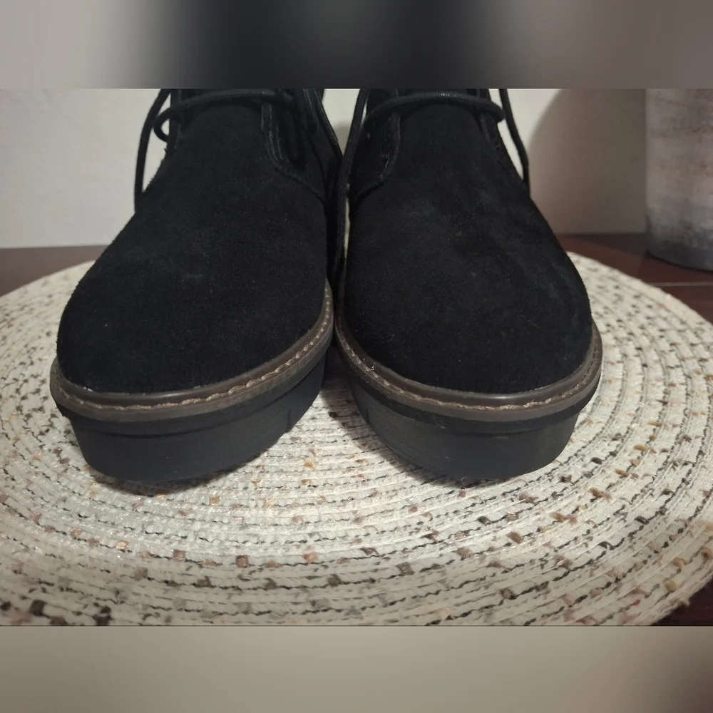 Clarks Black Suede Chukka Boots Size 8.5.